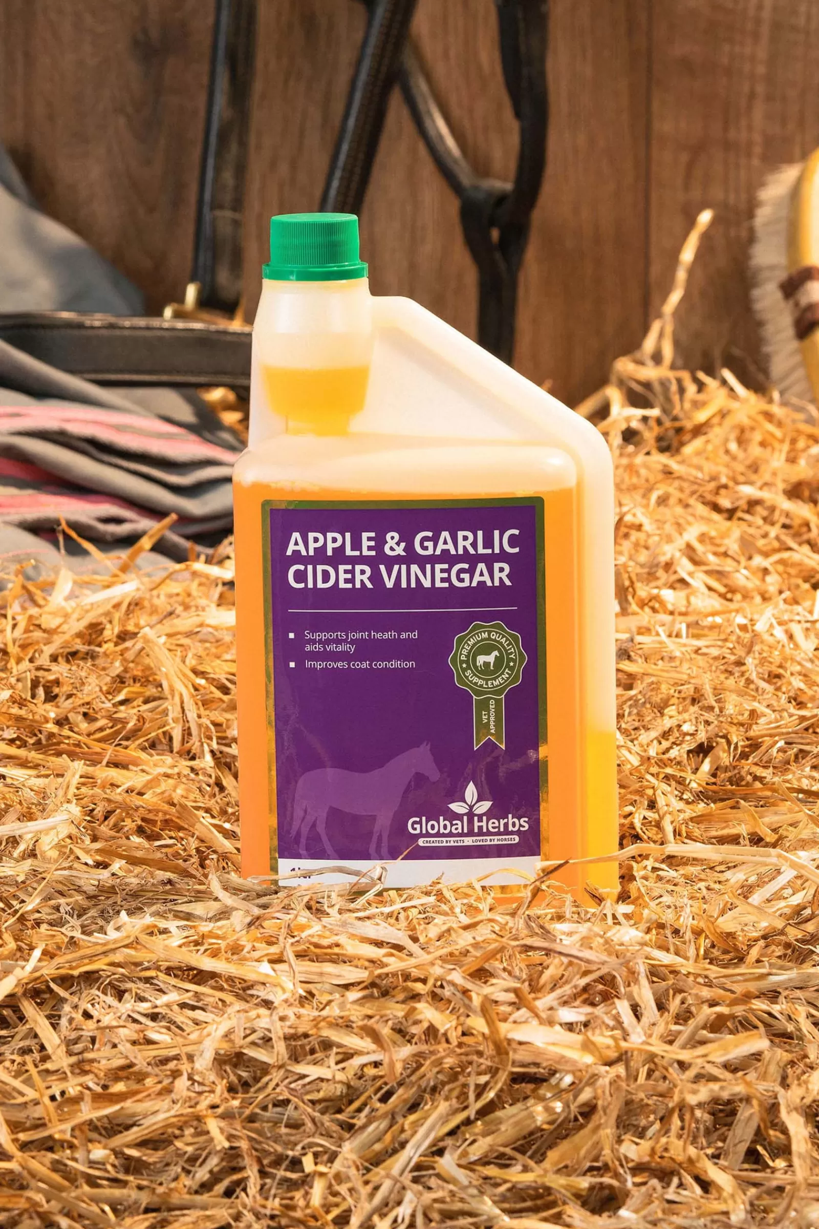 Shop Complement Alimentaire De Soin Pour Equins¨Vinaigre De Cidre De Pomme + Ail Global Herbs Apple & Garlic Cider Vinegar, 1 L Compléments Alimentaires